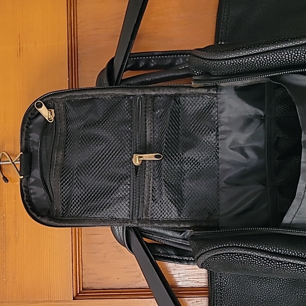 Matching Travel Bag and Toiletries Bag - Picture 4 of 8